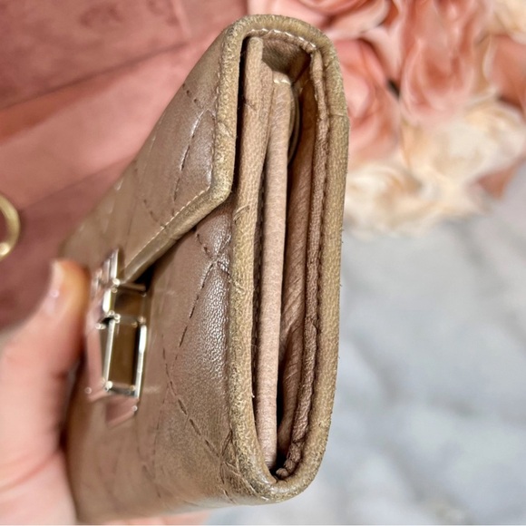 Carolina Herrera Quilted Logo Leather Wallet - Picture 5 of 10